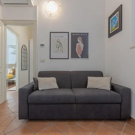 Guesthost - Dimora Storica Manfredini Nel Cuore Di Apartment *