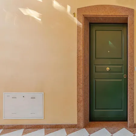 Guesthost - Dimora Storica Manfredini Nel Cuore Di Apartmán *