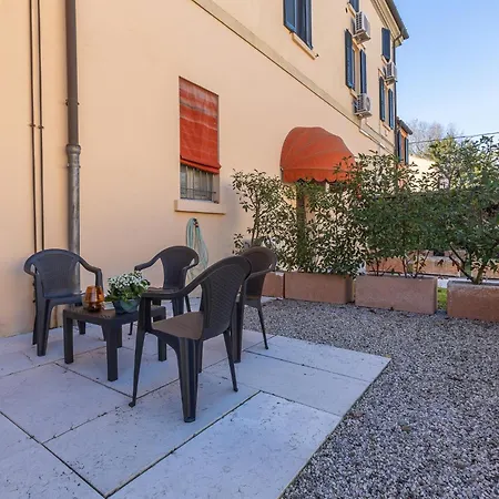 Guesthost - Dimora Storica Manfredini Nel Cuore Di פררה