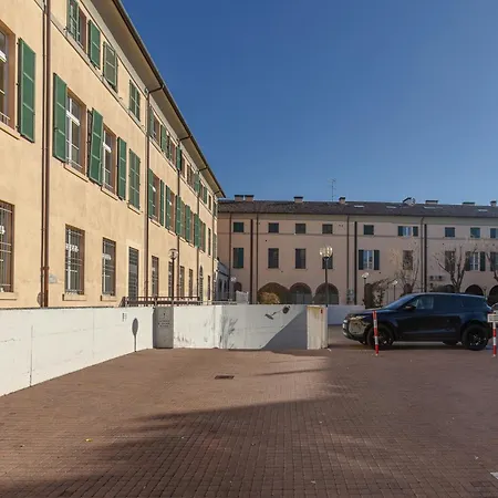 Guesthost - Dimora Storica Manfredini Nel Cuore Di Apartament