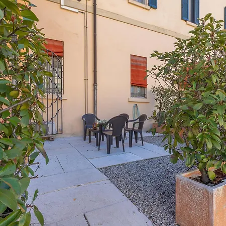 דירה Guesthost - Dimora Storica Manfredini Nel Cuore Di פררה