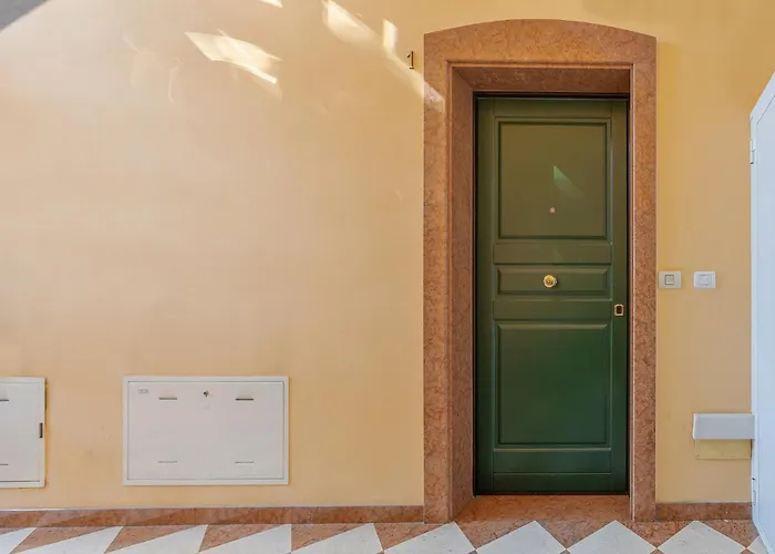 Guesthost - Dimora Storica Manfredini Nel Cuore Di Apartament *