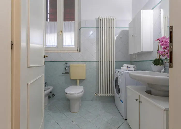 Guesthost - Dimora Storica Manfredini Nel Cuore Di